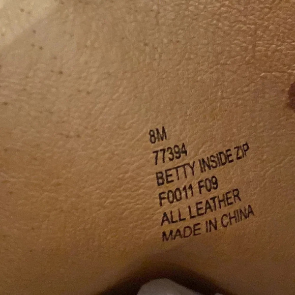 Frye sz 8 Betty Inside Zip purple soft super leather great pre owned condition - Picture 9 of 9